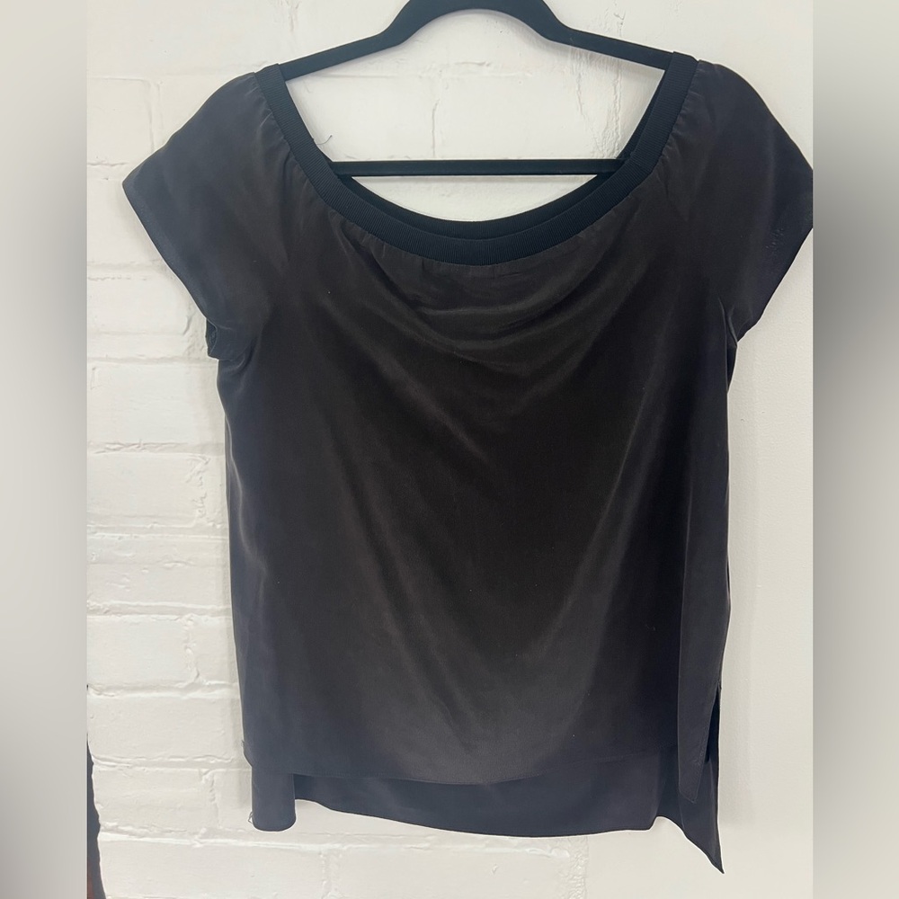 Alice + Olivia Air Silk Black Short Sleeve Blouse with high low hem - M